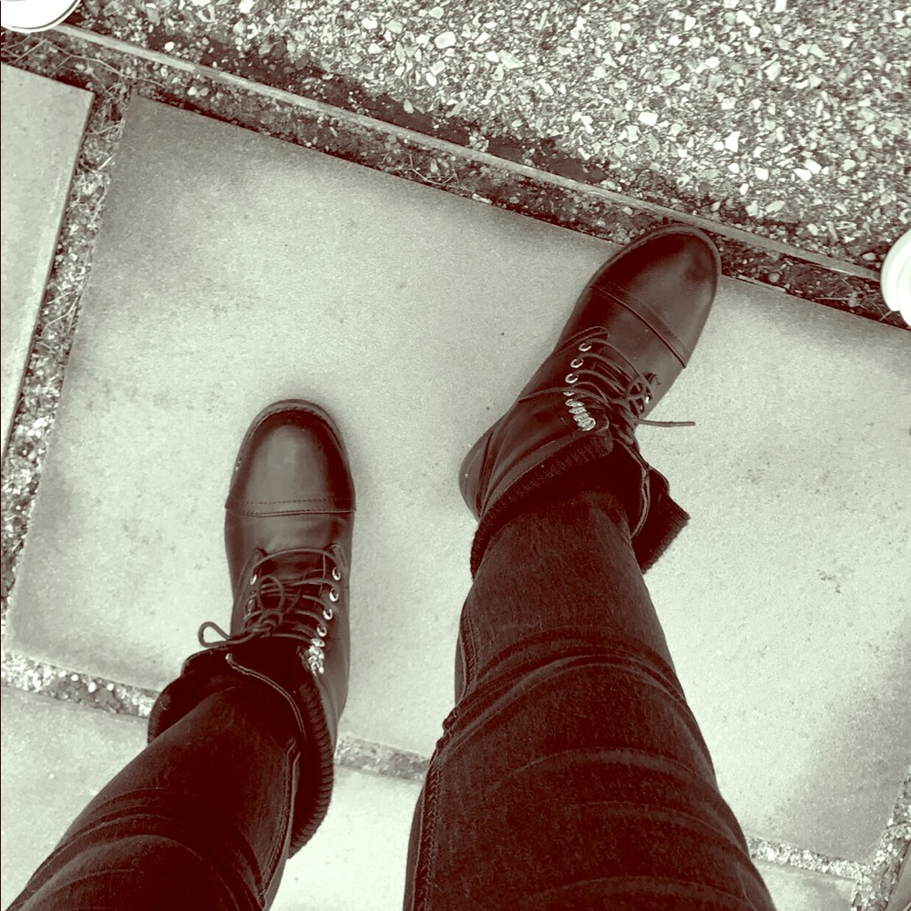 Lace up black boots. Very comfortable!